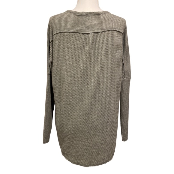 GIBSONLOOK Nordstrom Mixed Rib Waffle Knit Henley Top - NWT Grey - Picture 3 of 3